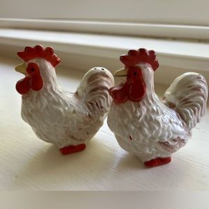 Chicken salt & pepper shakers